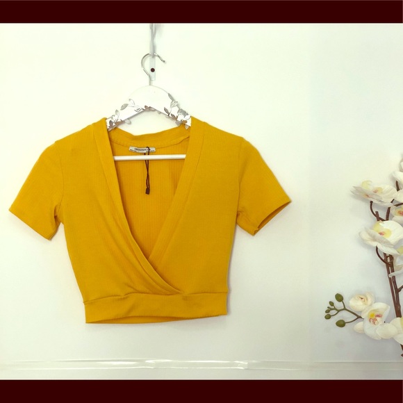 Zara Tops - ❤️ 3/$30 Zara ribbed crop top